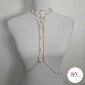 Gold chain body chain jewelry with white decor